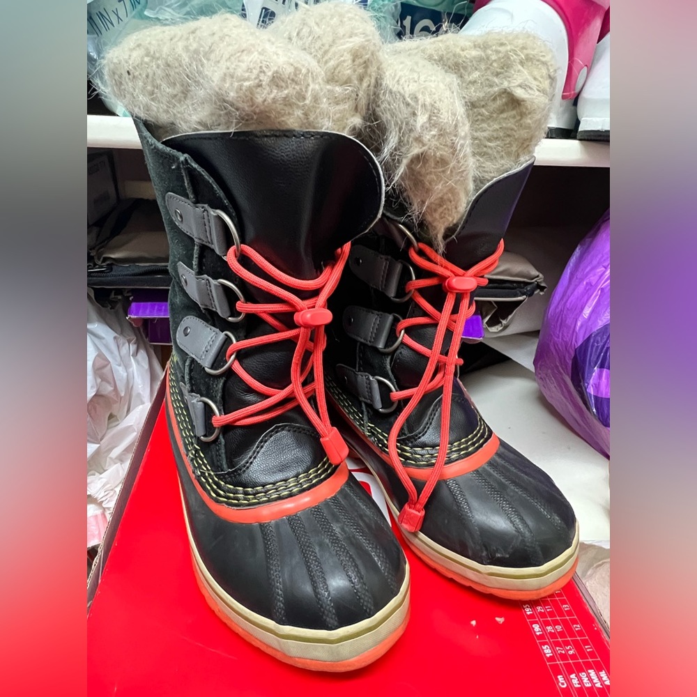 Sorel Snow Boots Sz 2 (Junior)